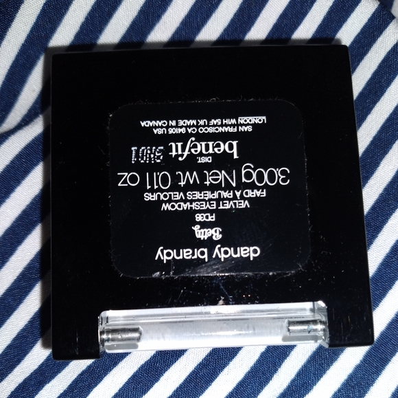 BENEFIT EYE SHADOW - Picture 3 of 3